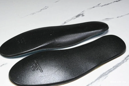 Card: Home” Room Jordan 1 “Rookie OG Low x Air Trophy 1202